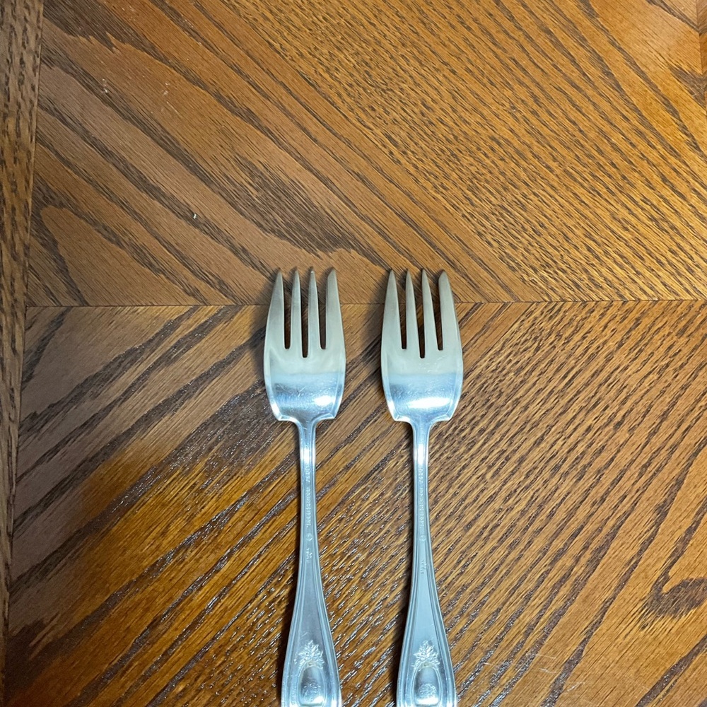 2- 1911 OLD COLONY Silverplate Salad Forks 6"  1847 Rogers Bros-Antique - Picture 3 of 3